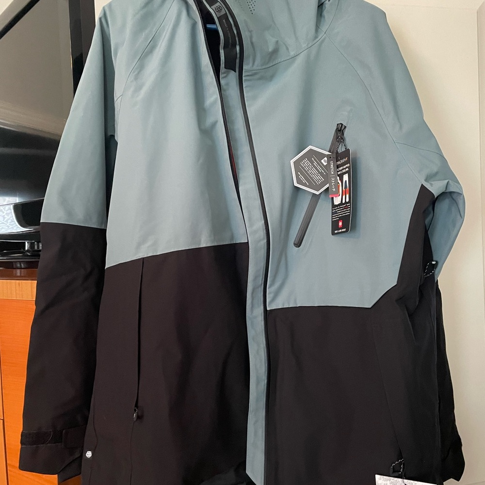 686 GLCR Hydra Thermagraph mens ski jacket.